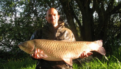A 42 lb 9 oz grass carp from Laroussi, Apr 2009