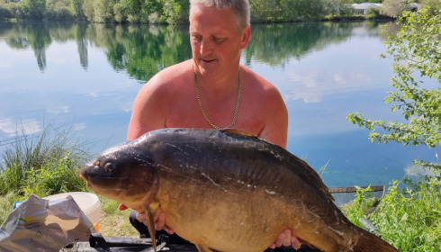 A 42 lb fish from Laroussi, Mirror, May 2022