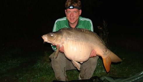 A 42 lb 8 oz carp from Laroussi, Oct 2006