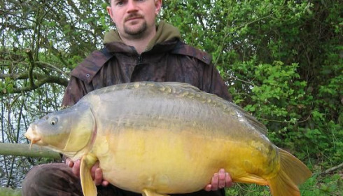 A 32 lb 8 oz carp from Laroussi, Apr 2008