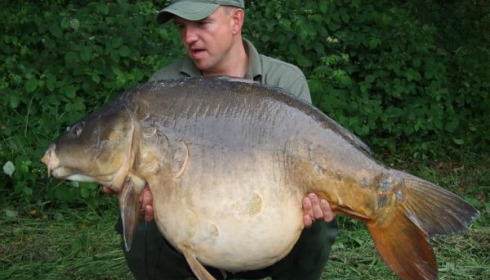 A 57 lb 2 oz carp from Laroussi, New PB for Roy , May 2008