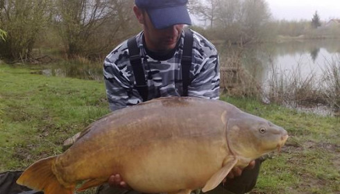 A 34 lb carp from Laroussi, Apr 2008