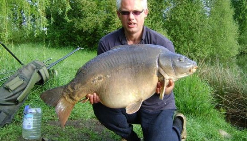 A 44 lb carp from Laroussi, Apr 2009