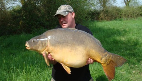 A 41 lb 2 oz carp from Laroussi, Apr 2009