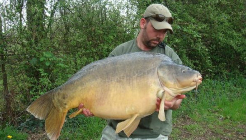 A 44 lb 7 oz carp from Laroussi, Apr 2009
