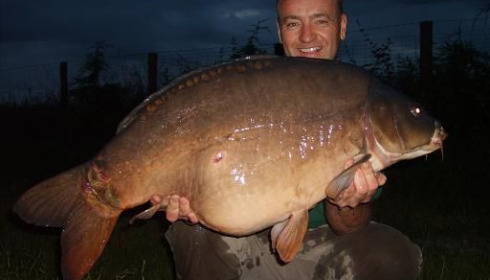 A 42 lb carp from Laroussi, Jun 2007