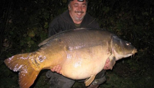 A 59 lb 8 oz carp from Laroussi, Gary Hague Party, Oct 2009