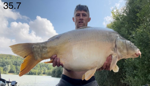A 35 lb 7 oz carp from Lepinet North, cooper, Sep 2021