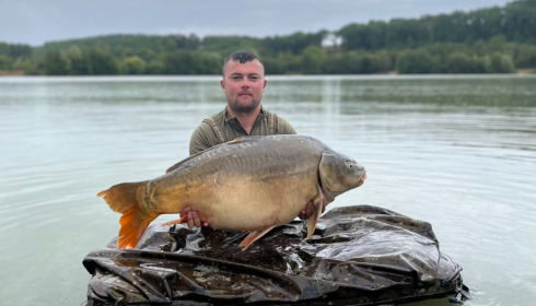 A 43 lb carp from Lepinet North, Dalton Bleakley, Sep 2022