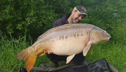 A 44 lb 8 oz carp from Lepinet North, guigui, May 2021
