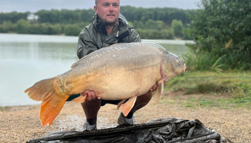A 43 lb carp from Lepinet North, Dalton Bleakley, Sep 2022