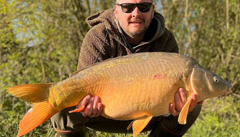 A 22 lb fish from Lepinet North, Mirror, Apr 2022