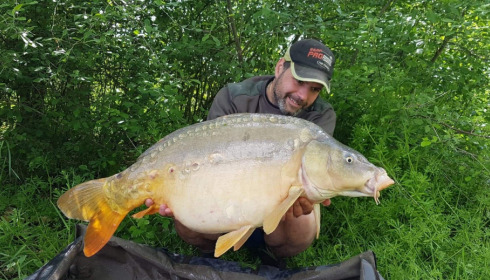 A 33 lb 6 oz carp from Lepinet North, guigui, May 2021