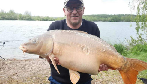 A 44 lb carp from Lepinet South, alban, May 2021