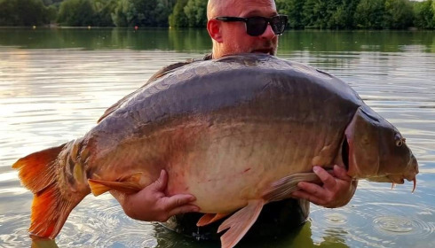 A 59 lb carp from Lepinet South, Keith Dredge, May 2023
