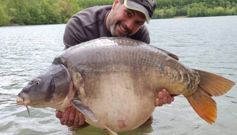 A 57 lb carp from Lepinet South, guigui, May 2021