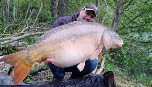 A 43 lb carp from Lepinet South, guigui, May 2021