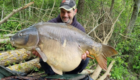 A 44 lb carp from Lepinet South, guigui, May 2021