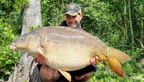 A 39 lb carp from Lepinet South, guigui, May 2021