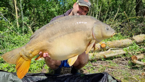 A 41 lb carp from Lepinet South, guigui, May 2021