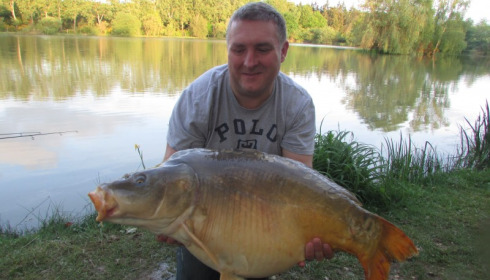 A 33 lb 12 oz carp from Lillybelle, Steve Agg, May 2015