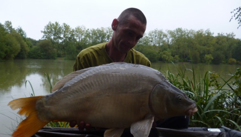 A 27 lb carp from Lillybelle, Kevin Holbrook, Aug 2015