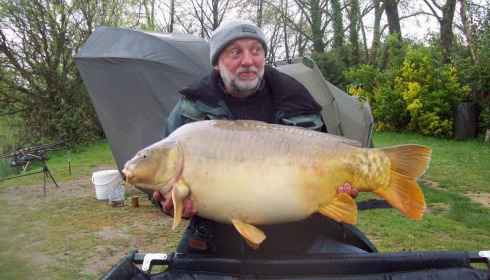 A 42 lb carp from Lillybelle, Roy Cookson, Apr 2016