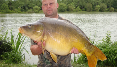 A 37 lb 1 oz carp from Lillybelle, Paul browning, Jun 2015