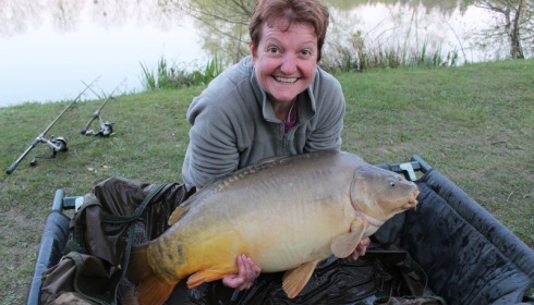 A 44 lb 2 oz carp from Lillybelle, Su Finlay-Woods, Apr 2016