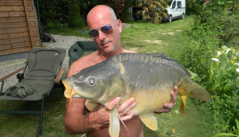 A 25 lb 8 oz carp from Lillybelle, Jon Blackall, May 2017