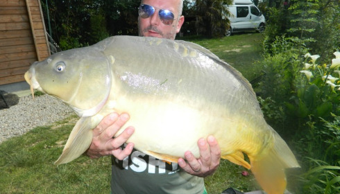 A 25 lb 8 oz carp from Lillybelle, Jon Blackall, May 2017