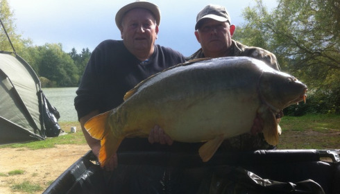 A 39 lb 5 oz carp from Lillybelle, Neil & Mick, Sep 2015