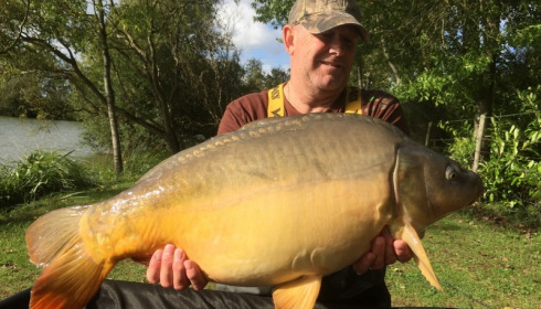 A 21 lb 14 oz carp from Lillybelle, Neil Athorn, Sep 2015