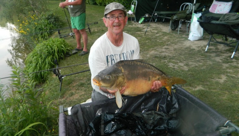 A 26 lb carp from Lillybelle, Ray Poolman Snr, May 2017