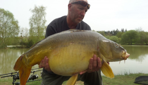 A 33 lb 2 oz carp from Lillybelle, Steve Charters, Apr 2015