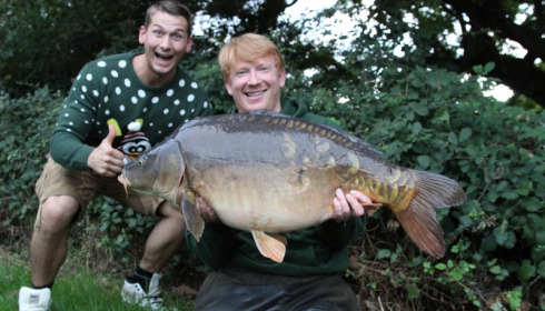 A 32 lb 2 oz carp from Lillypool, Darren & xmas jumper Jamie, Oct 2013
