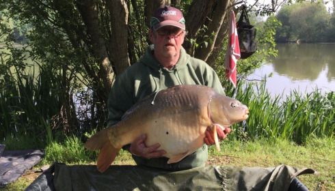 A 35 lb 2 oz carp from Lillypool, Phil Jackson, May 2017