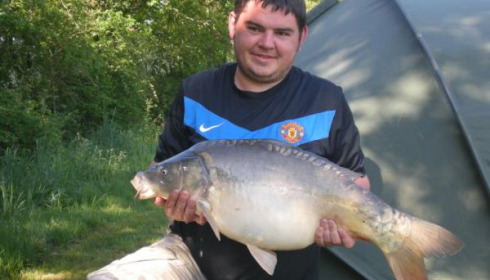 A 24 lb 11 oz carp from Lillypool, Alan Pattinson aka the lone ranger, Apr 2011
