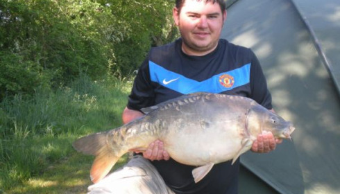 A 24 lb 11 oz carp from Lillypool, Alan Pattinson aka the lone ranger, Apr 2011