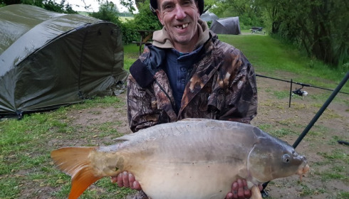 A 33 lb 10 oz carp from Lillypool, Andy Perrett, May 2018