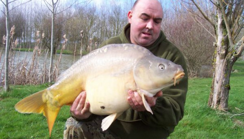 A 24 lb 5 oz carp from Lillypool, Mar 2010