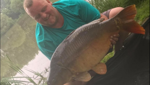 A 30 lb 9 oz carp from Lillypool, Deryn Seagrove, Jun 2018