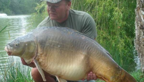 A 33 lb 4 oz carp from Mas Bas Lotus Lake, Jun 2011