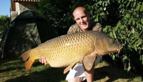 A 31 lb 6 oz carp from Mas Bas Lotus Lake, D. Jackson, May 2011
