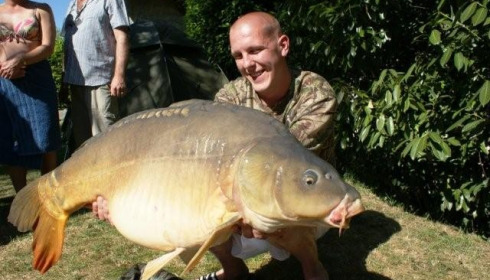 A 41 lb 8 oz carp from Mas Bas Lotus Lake, D. Jackson, May 2011