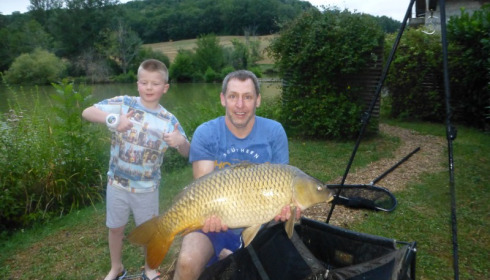 A 32 lb 1 oz carp from Mas Bas Lotus Lake, Robert Andrew, Jul 2016
