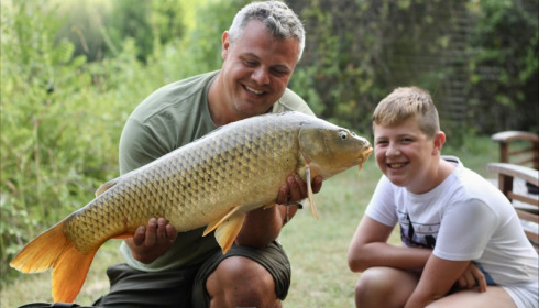 A 22 lb 5 oz carp from Mas Bas Lotus Lake, Tony Harbour, Aug 2018