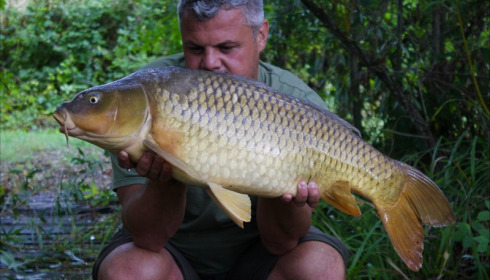 A 27 lb 3 oz carp from Mas Bas Lotus Lake, Tony Harbour, Aug 2018