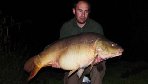 A 42 lb 6 oz carp from Mas Bas Lotus Lake, Jun 2011