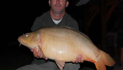 A 26 lb 1 oz carp from Mas Bas Main Lake, Mark Hunter, Aug 2010